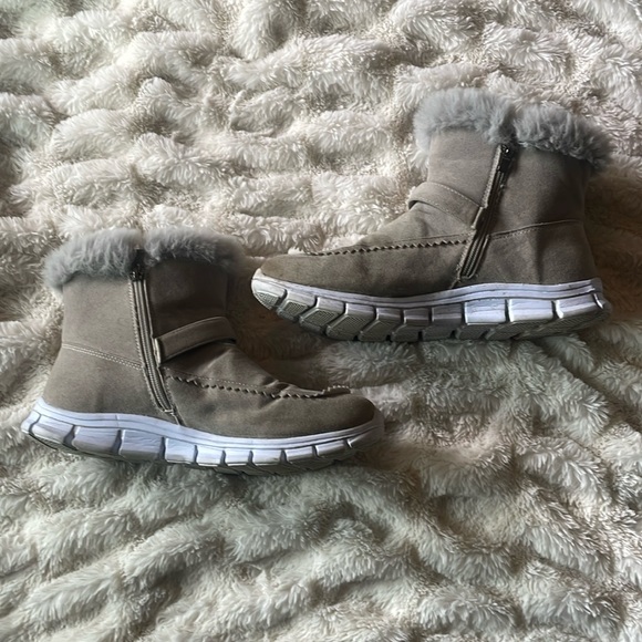 Amazing Faux Fur‎ Boots - Picture 1 of 3